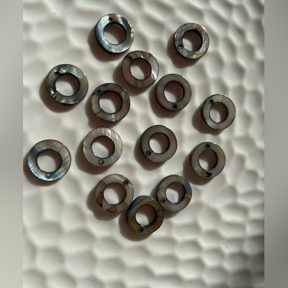 14 Stunning Round Black 15mm Donut Shell Beads for Jewelry Craft Making - Picture 3 of 4